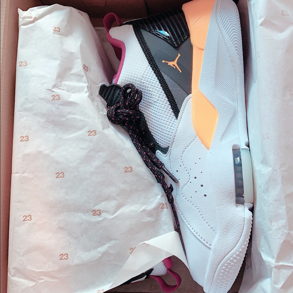 Jordan Zoom ‘92 - Picture 3 of 9